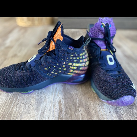 Nike Lebron 17 Space Jam basketball shoe. - Picture 2 of 5